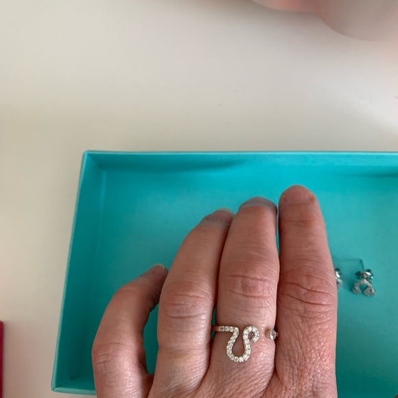 Sterling Silver earrings and matching ring. Stamped 925 - Picture 3 of 5